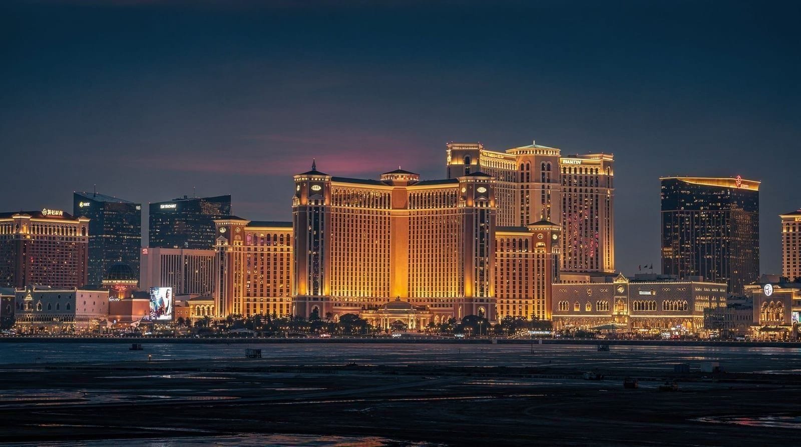 Cotai Strip: casino resorts, shows, and what to do without gambling