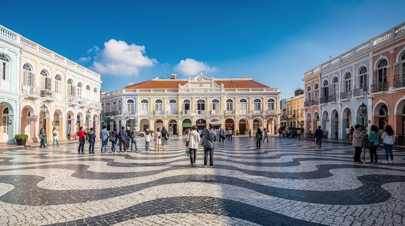 Best time to visit Macau — Month-by-month weather, typhoon risk, crowd levels and key events — Grand Prix, 