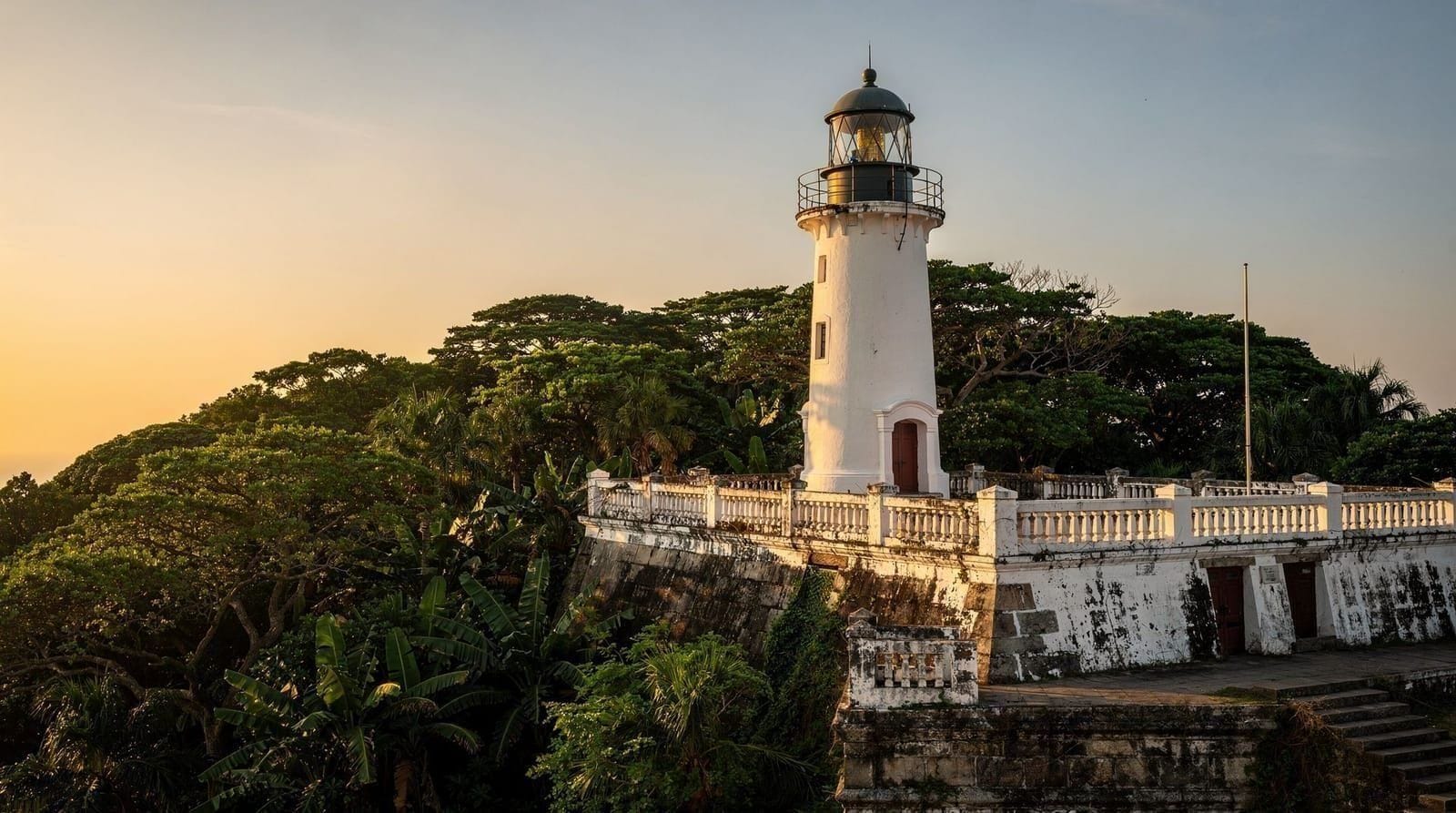 Guia Fortress, Chapel and Lighthouse: Macau's highest viewpoint — Visit Guia Fortress and Lighthouse in Macau: the oldest lighthouse on the China 