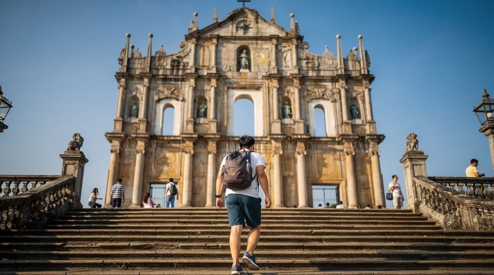 From Hong Kong: Macau Day Tour via HZMB with Lunch & Transfers