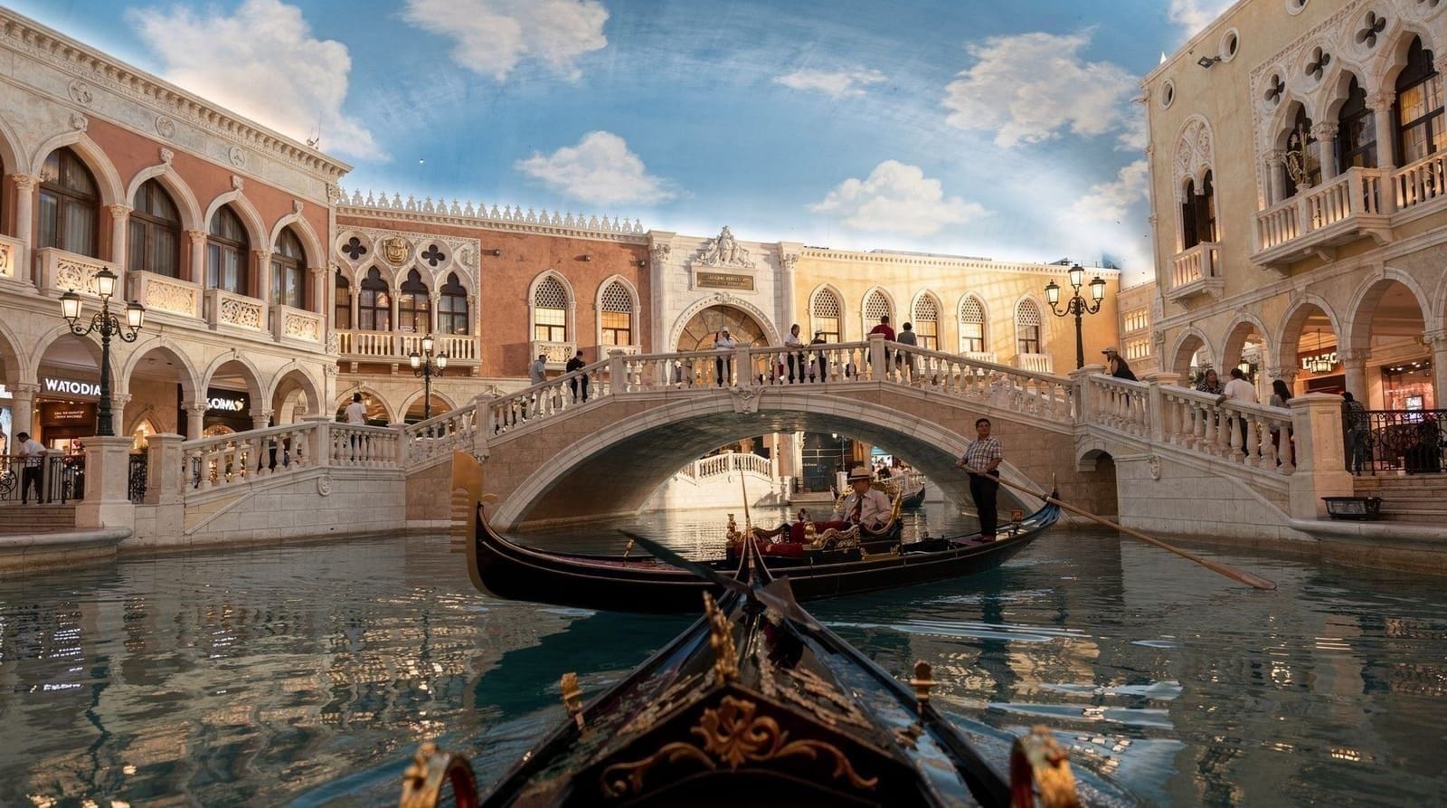 From Hong Kong: Macau UNESCO Day Bus Tour with Casino & Buffet Lunch